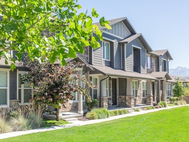 San Tropez Apartments & Townhomes