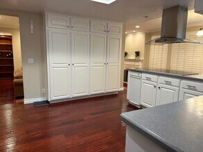 11 Deerwood E in Irvine, CA - Foto de edificio - Building Photo