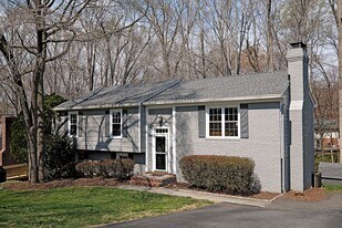 1620 Poes Ln in Charlottesville, VA - Building Photo