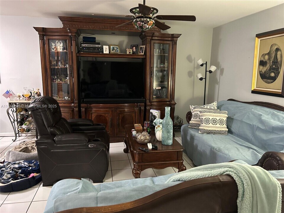 15665 SW 74th Cir Dr in Miami, FL - Building Photo