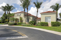 Pembroke Villas in Hollywood, FL - Building Photo - Building Photo