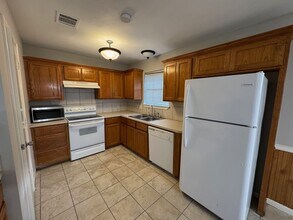 500 Shady Park Trail-Unit -500 Shady Park Trail in Hewitt, TX - Building Photo - Building Photo