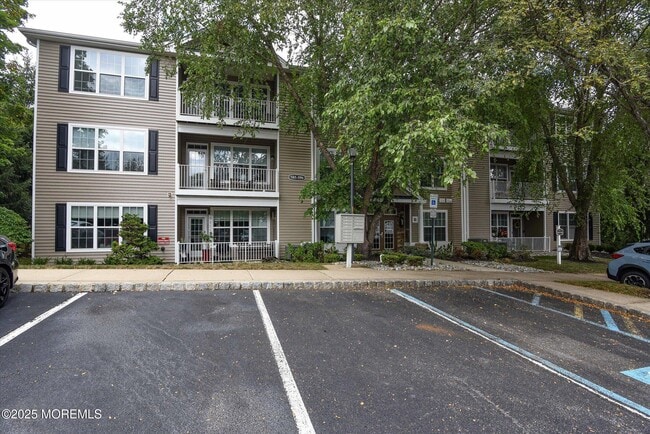 594 St Andrews Pl in Englishtown, NJ - Building Photo - Building Photo