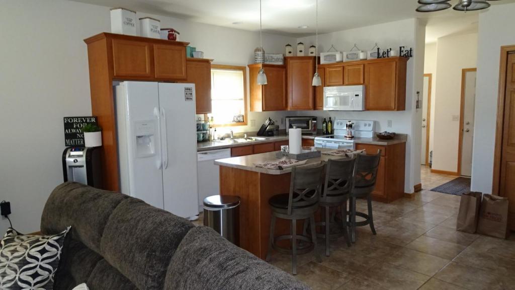 611 S Cherry Ln in Holmen, WI - Building Photo