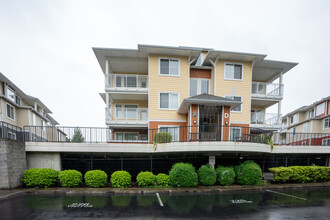 The Saxony Apartments in Sammamish, WA - Building Photo - Building Photo