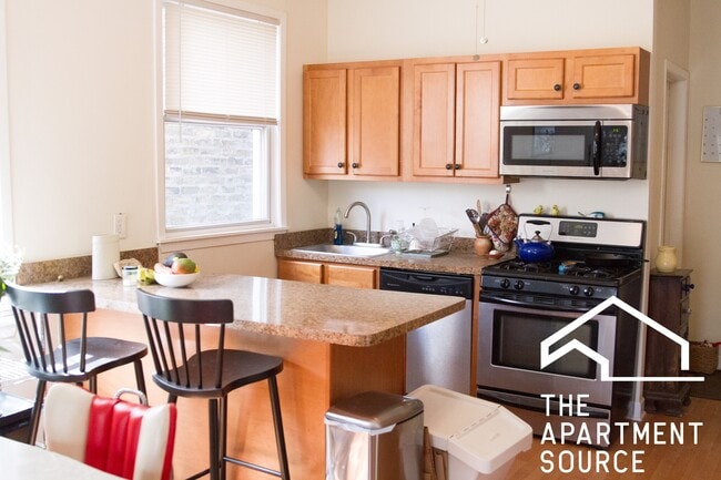 2223 N Sawyer Ave, Unit 2R in Chicago, IL - Building Photo - Building Photo