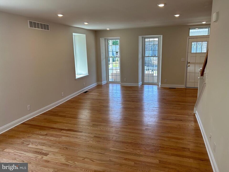 1051 Easton Rd in Roslyn, PA - Building Photo