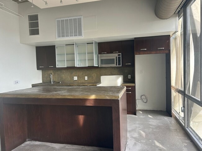 2404 Wilshire Blvd in Los Angeles, CA - Foto de edificio - Building Photo