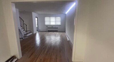 12 College St in Jersey City, NJ - Building Photo - Building Photo