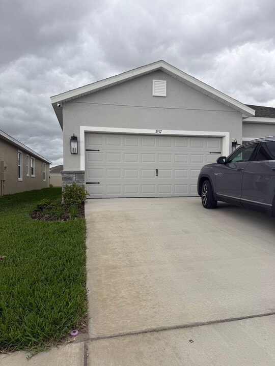3917 Harvest Hearth Pl in Plant City, FL - Building Photo