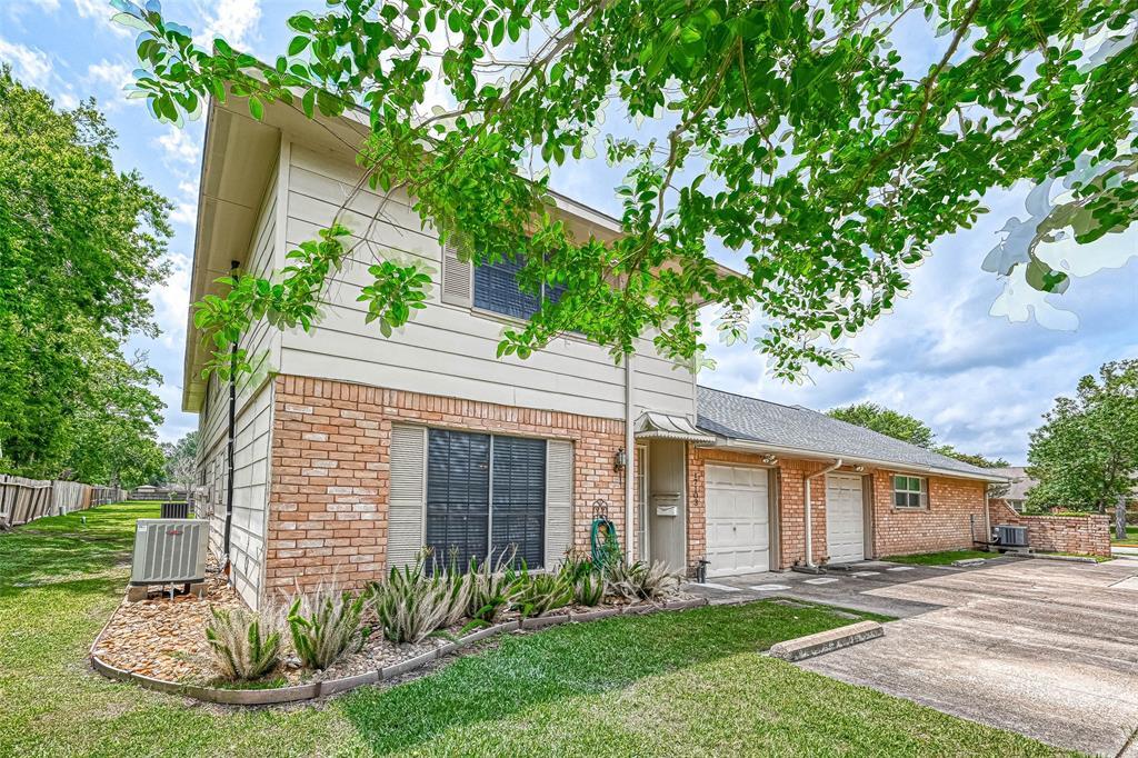 17103 Blackhawk Blvd in Friendswood, TX - Building Photo