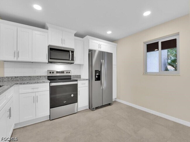 16560 Partridge Place Rd in Ft. Myers, FL - Building Photo - Building Photo