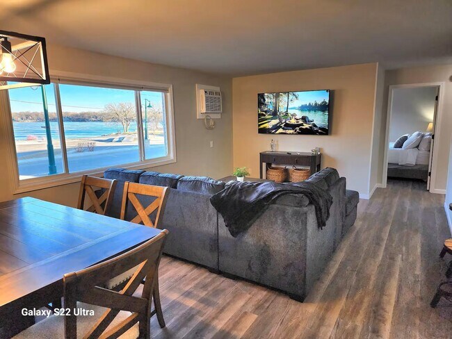 Lake Ave Apartments in Spicer, MN - Foto de edificio - Building Photo