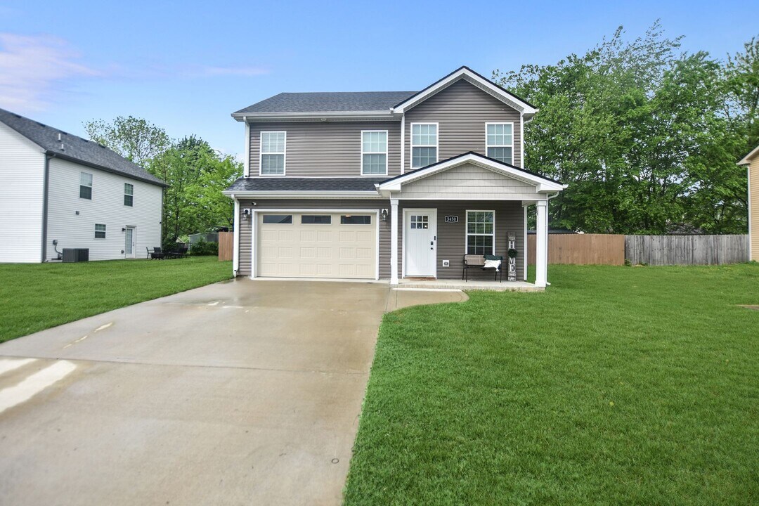 3450 Fox Meadow Way in Clarksville, TN - Building Photo