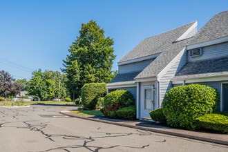 72 Cinnamon Spring in South Windsor, CT - Building Photo - Building Photo