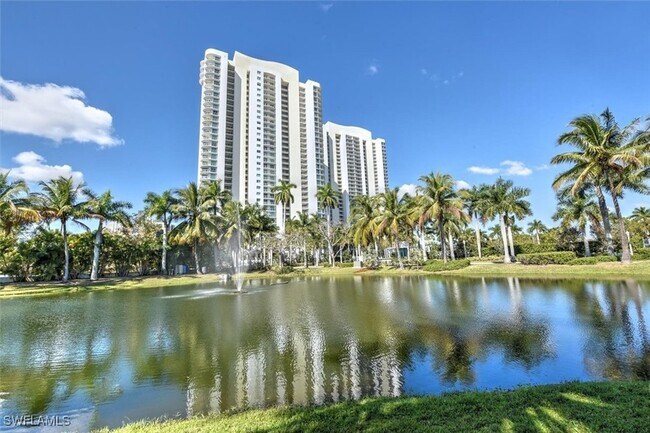 3000 Oasis Grand Blvd, Unit 407 in Ft. Myers, FL - Building Photo - Building Photo