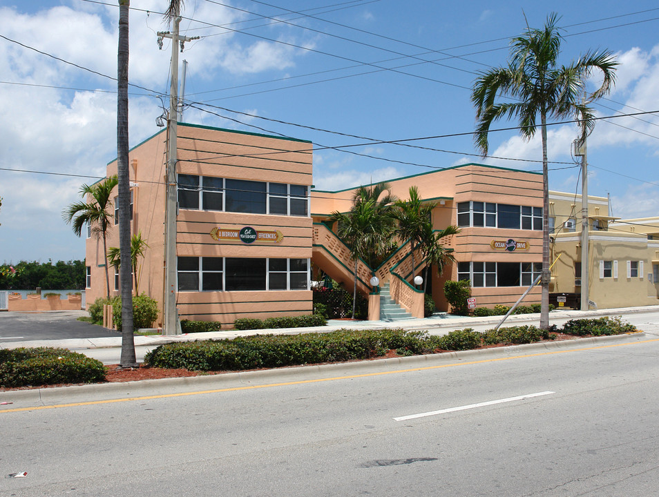 Ocean Suites in Hollywood, FL - Building Photo