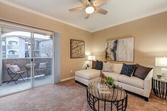 10001 Woodcreek Oaks Blvd in Roseville, CA - Building Photo - Building Photo