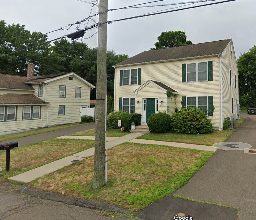 37 N Harbor St in Branford, CT - Building Photo