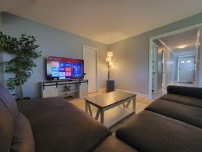 7 Hudson Pl in Ithaca, NY - Building Photo - Building Photo