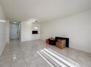 160 Royal Palm Rd in Hialeah Gardens, FL - Building Photo - Building Photo