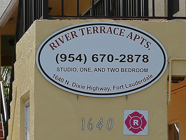 River Terrace Apartments in Fort Lauderdale, FL - Building Photo - Building Photo