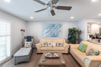 6154 Midnight Pass Rd in Sarasota, FL - Foto de edificio - Building Photo