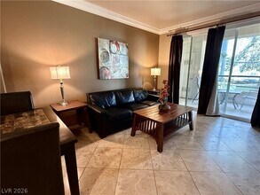 210 E Flamingo Rd, Unit 110 in Las Vegas, NV - Foto de edificio - Building Photo