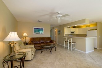 110 Bahia Via in Ft. Myers, FL - Building Photo - Interior Photo