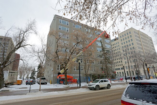 Townehouse Apartments in Edmonton, AB - Building Photo - Building Photo