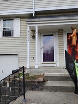 5106 Empire Dr in Bridgeville, PA - Building Photo