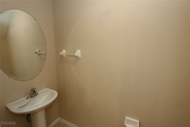 property at 1172 Oxford Ln