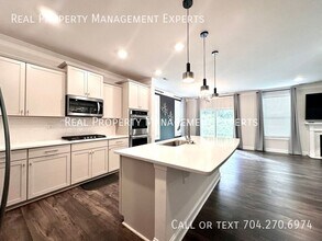 6029 Whitechapel Ct in Charlotte, NC - Building Photo - Building Photo