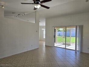 402 NE 23rd Pl in Cape Coral, FL - Building Photo - Building Photo