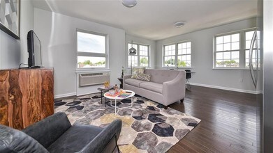 304 Broadway-Unit -110 in Bayonne, NJ - Building Photo - Building Photo