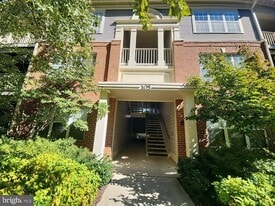 105 Timberbrook Ln in Gaithersburg, MD - Building Photo