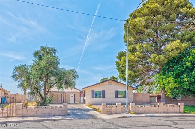 property at 5243 Orinda Ave