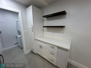 4951 SW 28th Terrace in Fort Lauderdale, FL - Foto de edificio - Building Photo