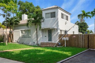 1637 Jackson St in Hollywood, FL - Building Photo