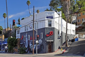 1101 Westerly Ter in Los Angeles, CA - Foto de edificio - Building Photo