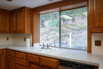 376 Rancho Vista Dr in Grants Pass, OR - Building Photo - Building Photo
