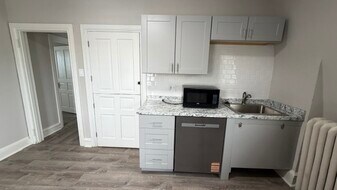 1421 Lincoln Ave, Unit B in Prospect Park, PA - Building Photo