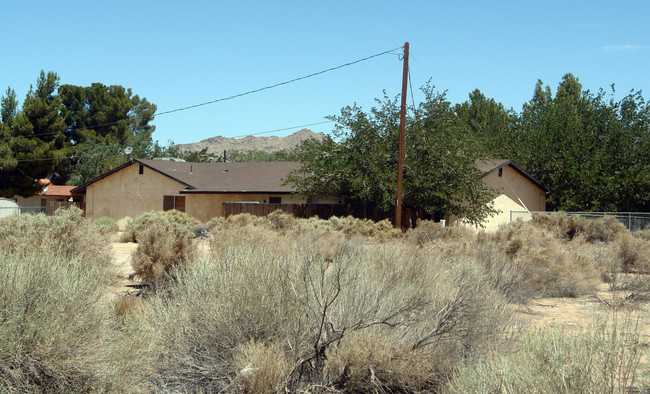 20795 Thunderbird Rd in Apple Valley, CA - Building Photo - Building Photo