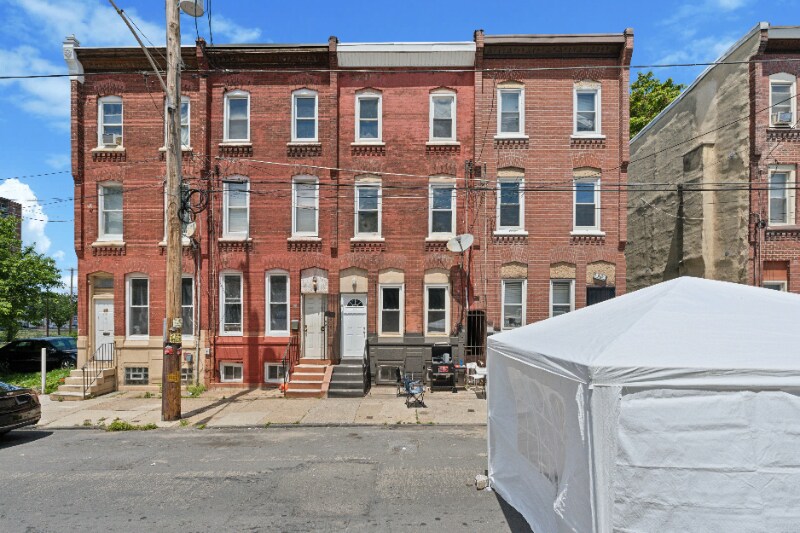 931 W York St in Philadelphia, PA - Building Photo
