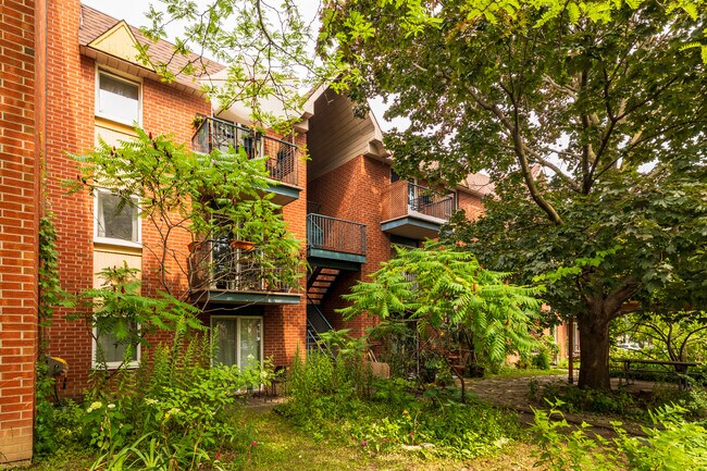 3850 Clark Rue in Montréal, QC - Building Photo - Building Photo