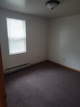 605 Bremer St, Unit C in Wilmington, IL - Building Photo - Building Photo