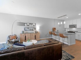 11200 Westgate St in Oak Park, IL - Building Photo