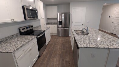 497 Coconut Dr in Bloomingdale, GA - Building Photo - Building Photo