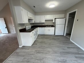 822 Lost Grove Ln in Hinesville, GA - Building Photo - Building Photo