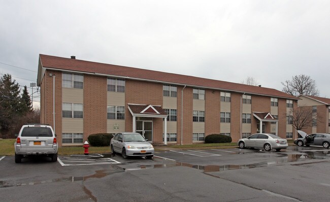 Holiday Manor Apartments in Geneva, NY - Foto de edificio - Building Photo